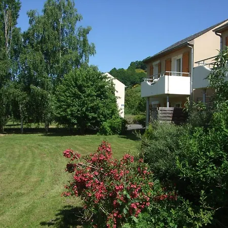 Aparthotel Le Village Goelia Saint-Geniez-dʼOlt