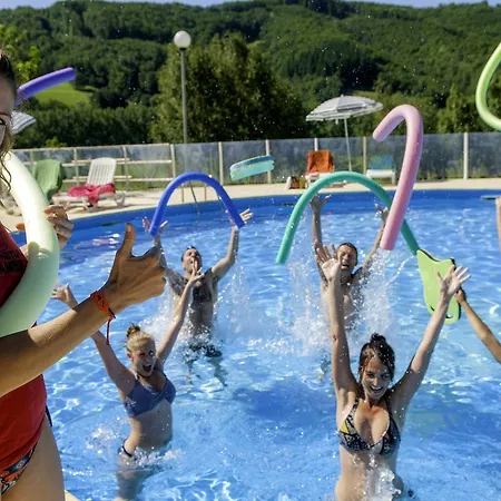 Le Village Goelia 3* Saint-Geniez-dʼOlt