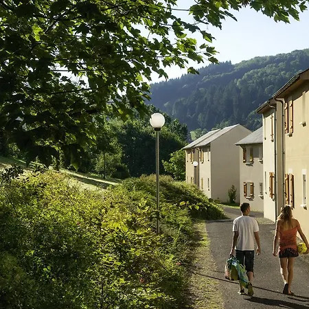Apartahotel Résidence Le Village Goélia Saint-Geniez-dʼOlt
