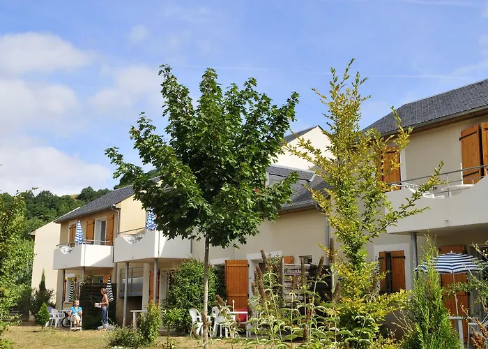 Le Village Goelia Aparthotel Saint-Geniez-dʼOlt